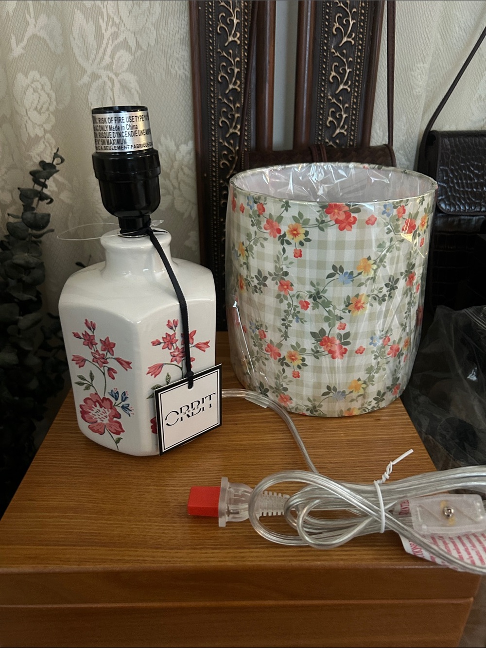 Small electric accent lamp. Beautiful design.